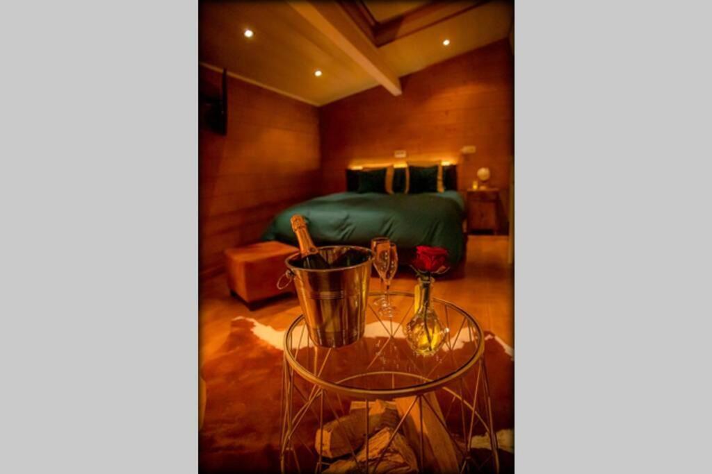 Le Spa Du Cabanon: Cabanon De Luxe Avec Spa Entierement Privatif Aye Exterior foto
